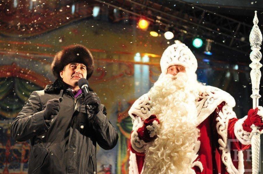 В Челнах Главный Дед Мороз России открыл центральную елку