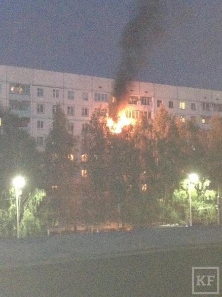 В Нижнекамске из-за пожара на балконе жилого дома эвакуировались 20 жильцов