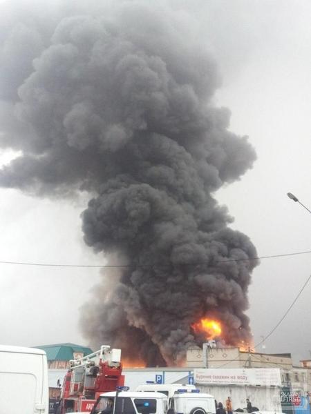 МЧС: площадь пожара на Вьетнамском рынке в Казани превысила 2800 кв. м