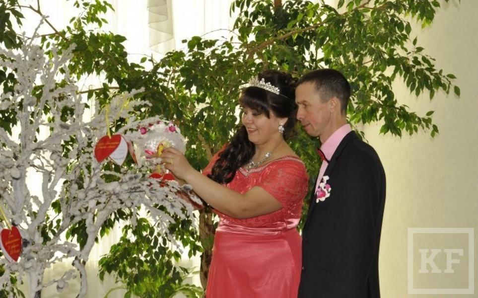 В День святого Валентина в Челнах поженились 14 пар