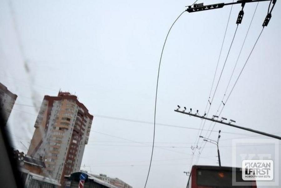 Из-за аномальных холодов в Казани рвутся трамвайные провода