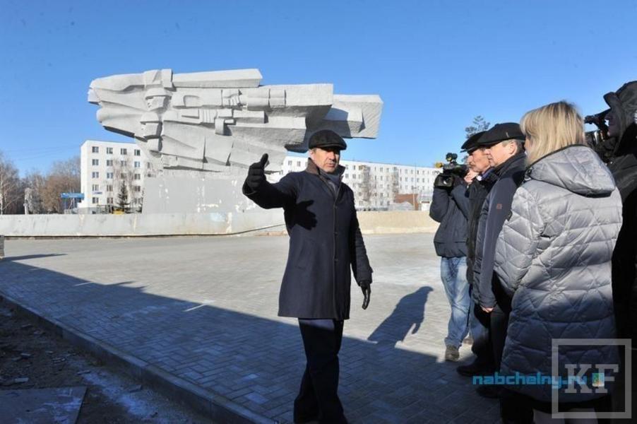 Шайхразиев побывал на главных строительных объектах Набережных Челнов