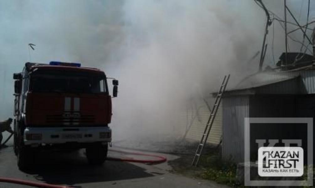 Сегодня в Казани сгорели сразу 2 торговых площадки
