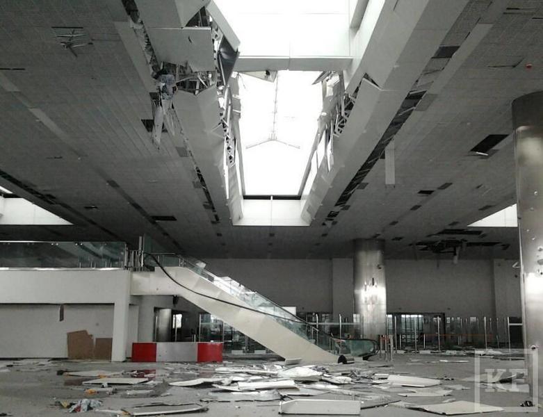 Житель Донецка опубликовал фото разгромленного аэропорта