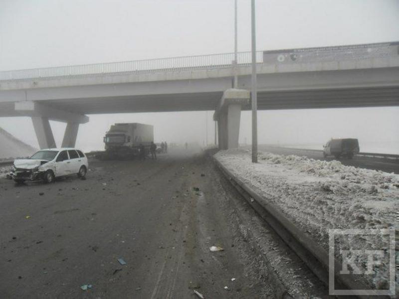 Под Казанью из-за тумана столкнулись 15 автомобилей: два человека погибли