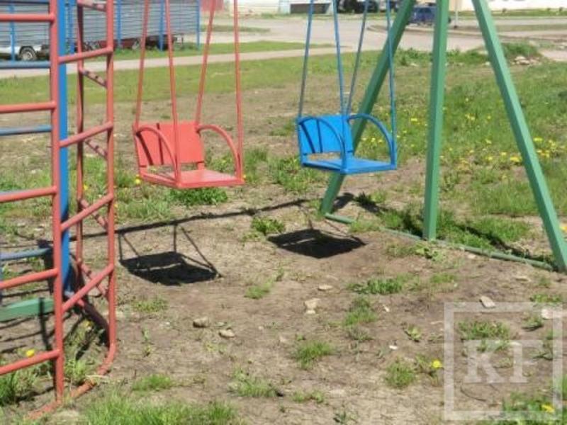 Жители Лениногорска жалуются на  опасные детские площадки