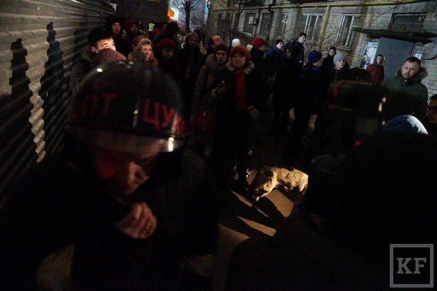 МЧС: в Екатеринбурге башенный кран упал на жилой дом, есть пострадавшие