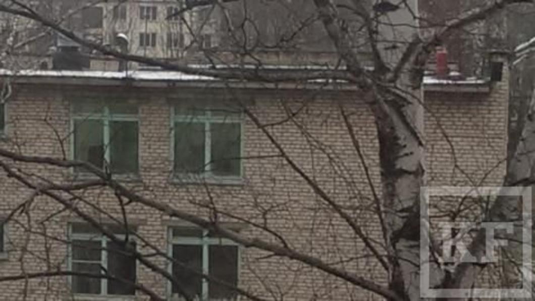 В Нижнекамске на крыше детского сада лежит баллон с пропаном – «Народный контроль»
