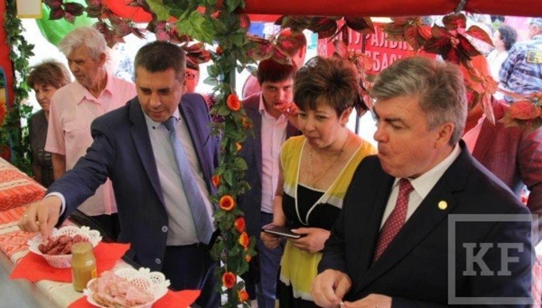 Мэров Тольятти и Челнов «из-под полы» накормили мороженым «Обамка»