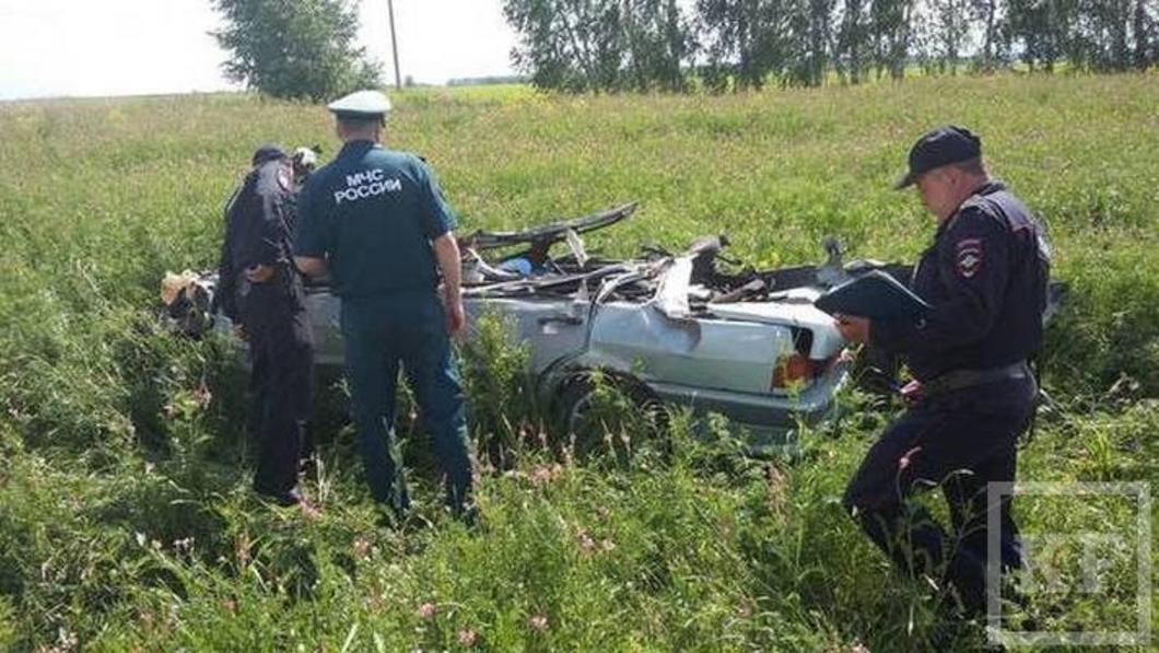 На трассе Казань-Болгар при столкновении грузовика и двух легковушек погибли пять человек