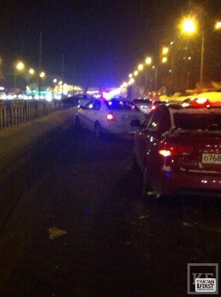 В Казани автоледи столкнулась с 2 автомобилями и врезалась в ограждение