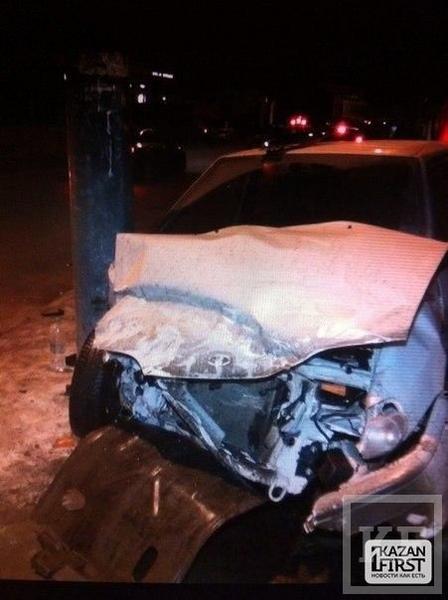 Четыре человека пострадали в аварии на перекрестке в Казани