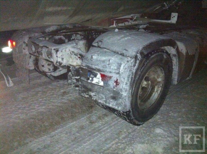 На трассе Челны-Альметьевск грузовик протаранил два автомобиля