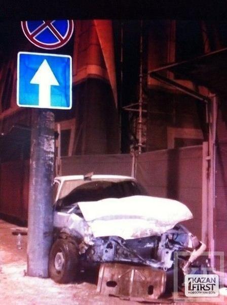 Четыре человека пострадали в аварии на перекрестке в Казани