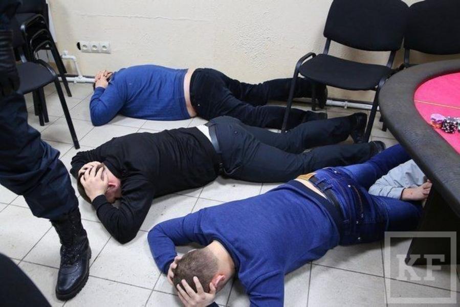 В Нижнекамске полицейские закрыли покерный клуб, находившийся в подвале магазина