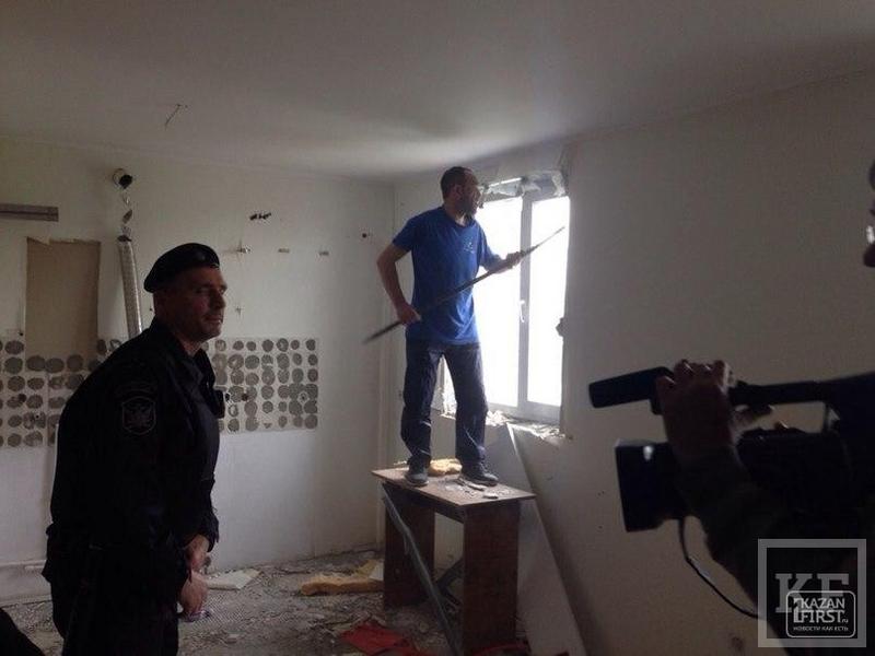 В Казани на улице Гривской сносят незаконный многоквартирный дом