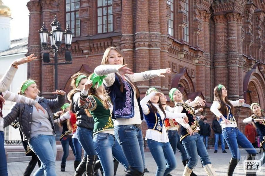 Танцевальный флешмоб по случаю «Навруза» прошел в центре Казани