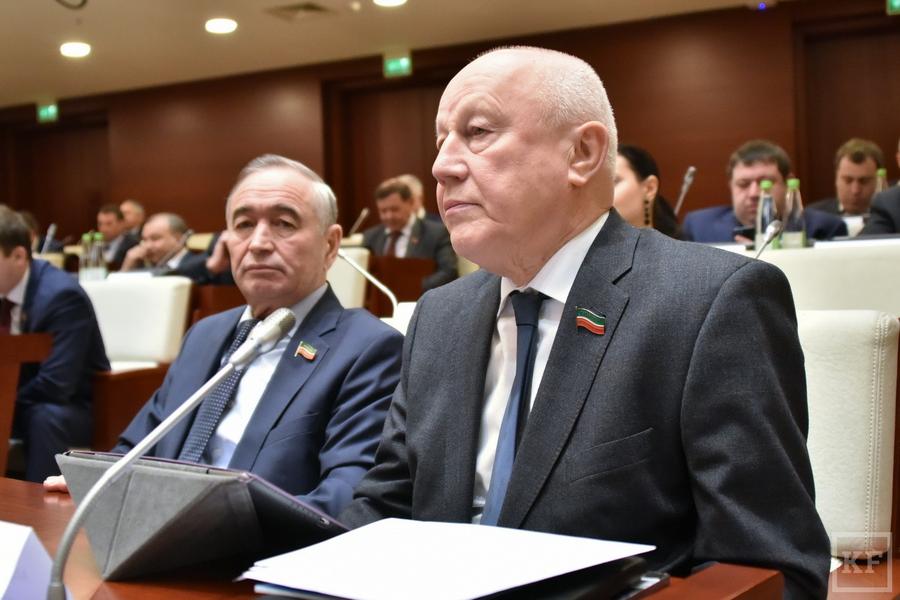 Фарид Мухаметшин пригрозил наказать депутатов-прогульщиков и «молчунов»