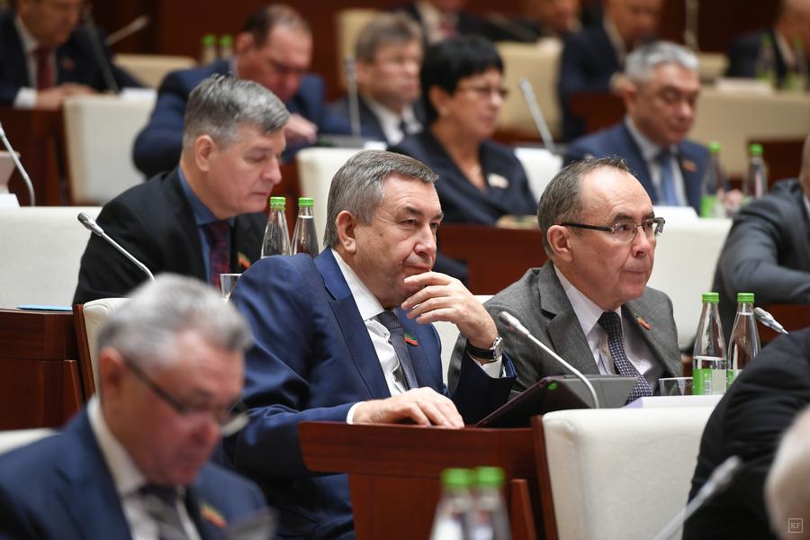Фарид Мухаметшин пригрозил наказать депутатов-прогульщиков и «молчунов»