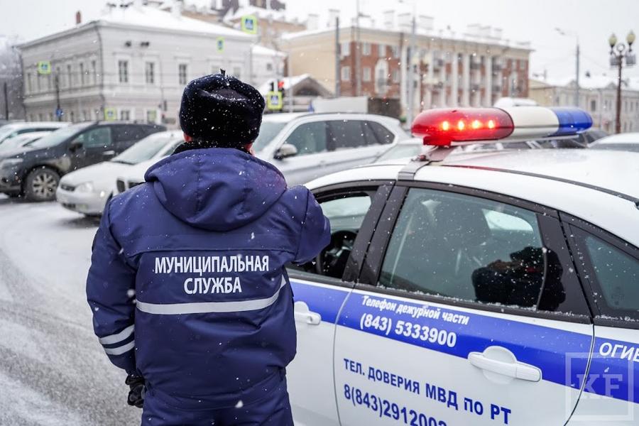 Фиговый листик: в Казани ловят тех, кто закрывает номера на платных парковках