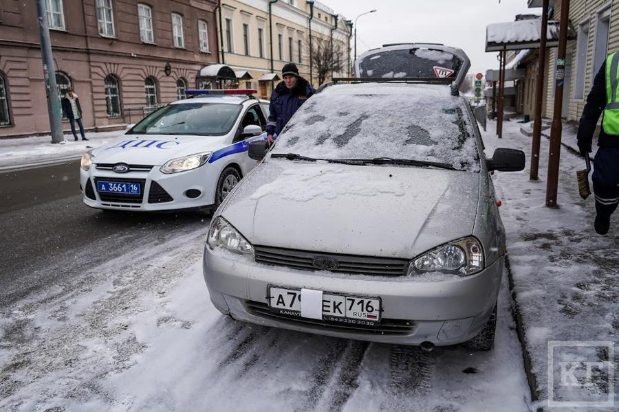 Фиговый листик: в Казани ловят тех, кто закрывает номера на платных парковках