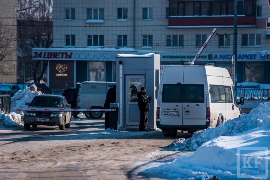 Антитеррористическая безопасность сделала парковку у Северного вокзала Казани платной