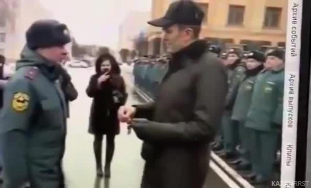 Глава Чувашии Михаил Игнатьев заставил офицера МЧС подпрыгивать за ключами от пожарной машины