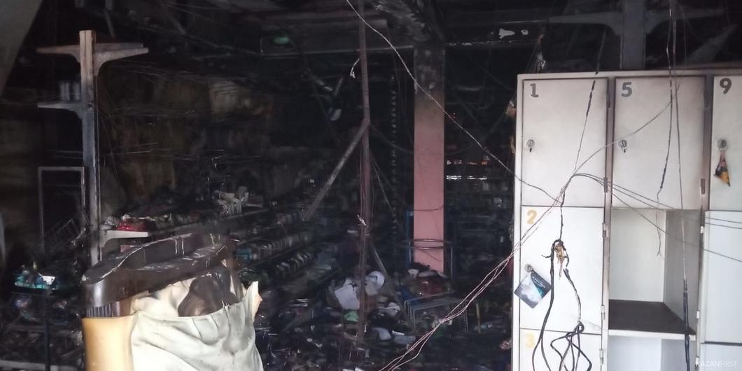 В Челнах пироманы сожгли «Впрок», огонь добрался до магазина «Фейерверки»