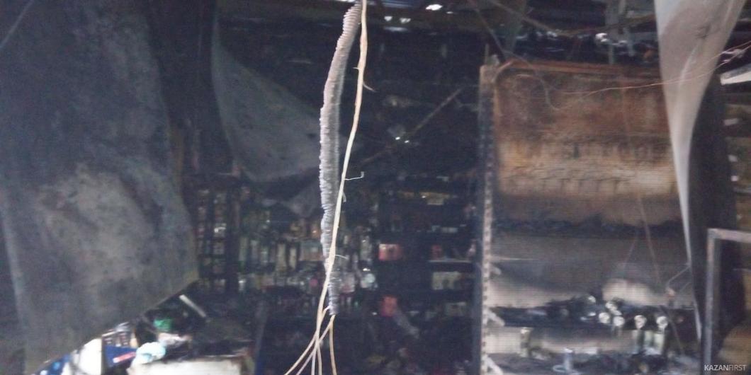 В Челнах пироманы сожгли «Впрок», огонь добрался до магазина «Фейерверки»