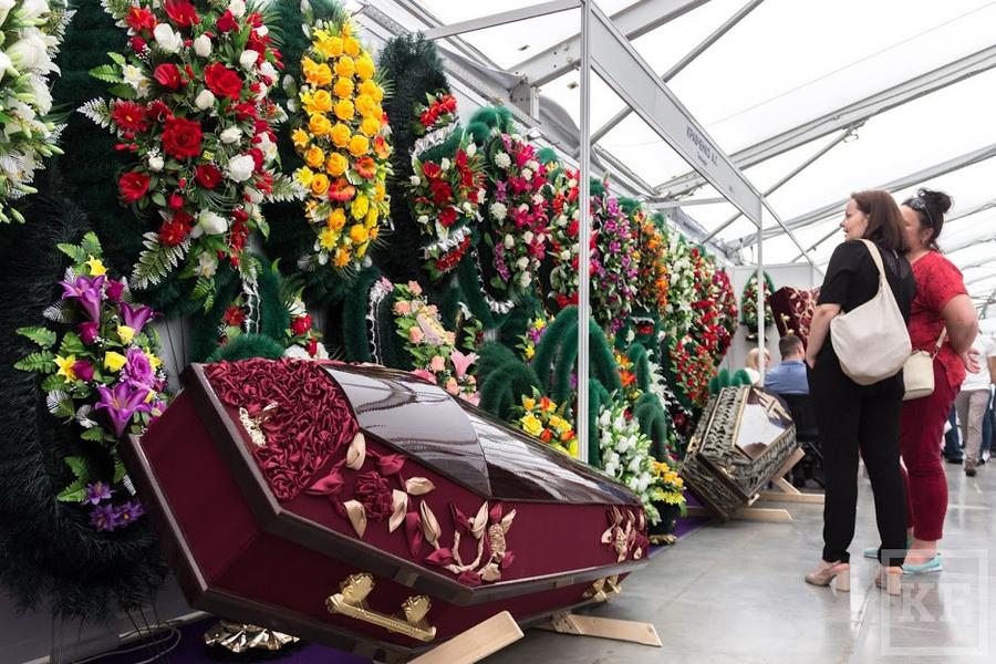 Мертвецу всё к лицу: в Казани показали тренды погребения