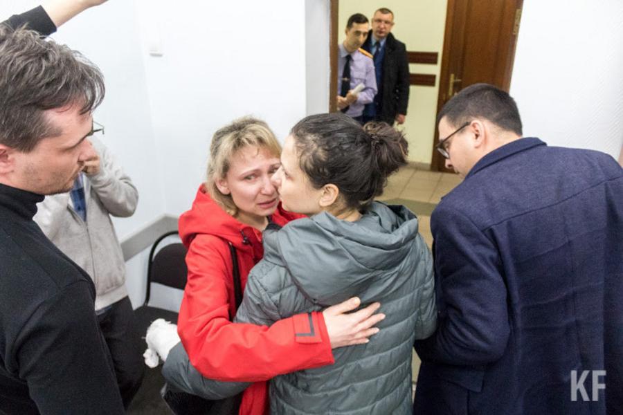Жительница Казани, обвиненная в расправе над детьми, вину не признала и попросила отпустить на кладбище к сыну