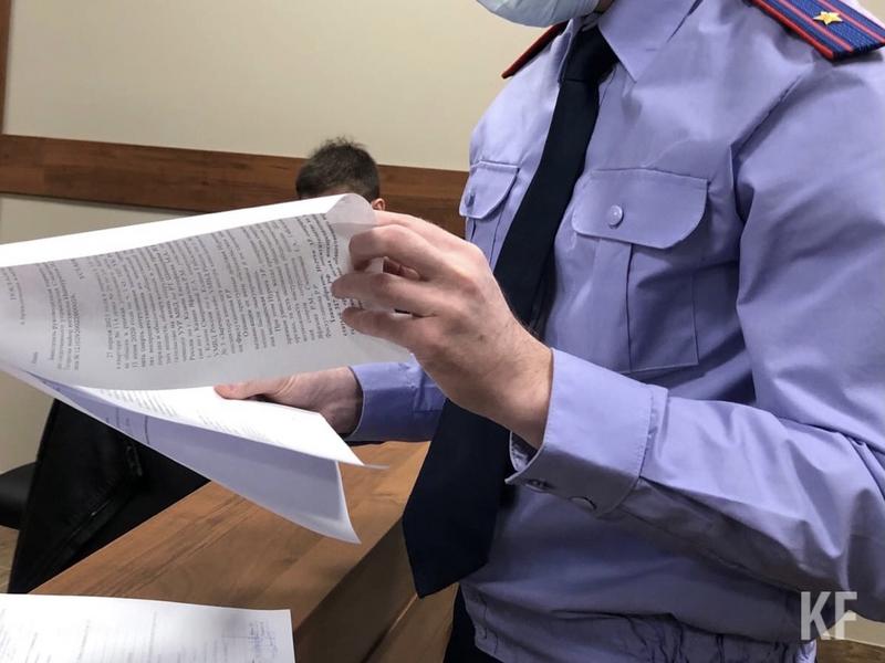 «Я видела, как он что-то горящее в порох бросил»: сотрудники полиции рассказали о задержании пиротехника из Казани, обвиняющегося в покушении на жизни оперативников