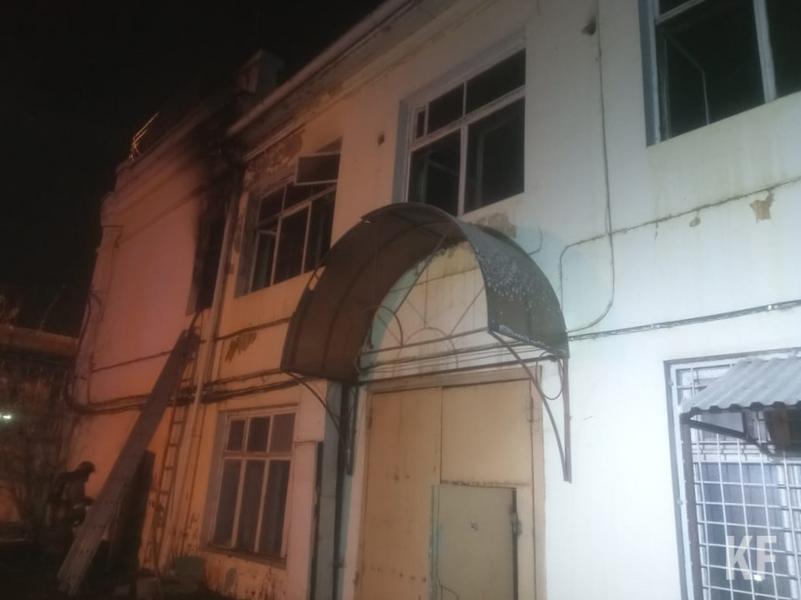 Пять человек погибли на пожаре в здании бывшего завода в Казани