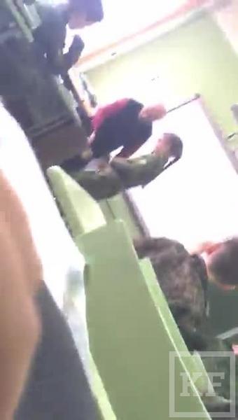 Чиновники Челнов решили наказать крикливого учителя кадетской школы