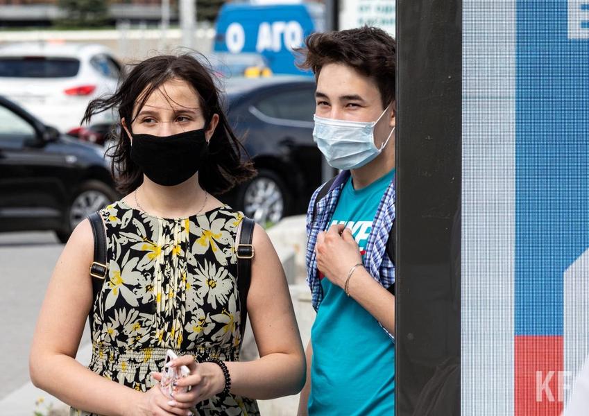 Можно без защиты: как соблюдают меры профилактики коронавируса в общественных местах Казани