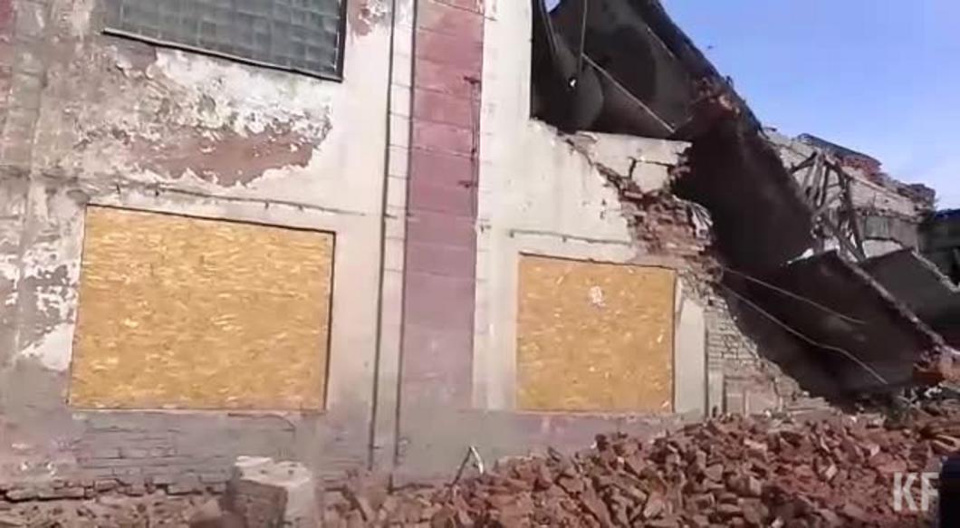 Из-за обрушения здания «Сантехприбора» в Казани образовалась пробка на 1,5 км