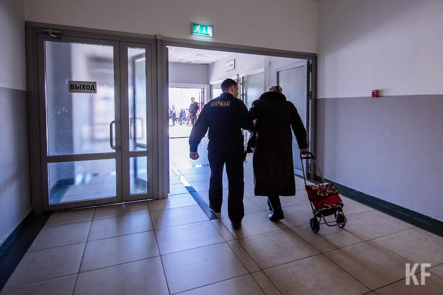 «Женщина держит моего сына за руку и не оглядываясь идет в сторону выхода»: в казанском «Тандеме» похищают детей?