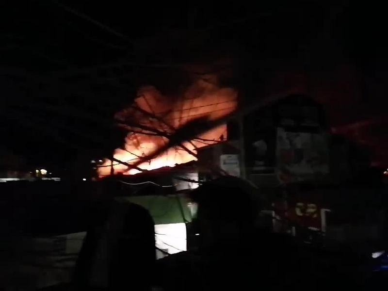 Крупный пожар произошел на Центральном рынке в Башкортостане