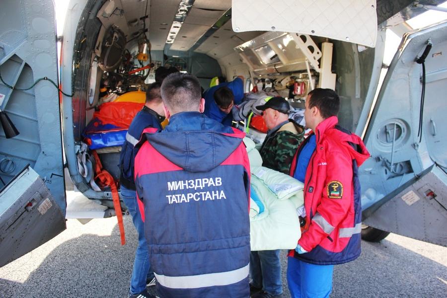 В Казань после пожара на промзоне в Нижнекамске спецборт МЧС доставил четвертых пострадавших