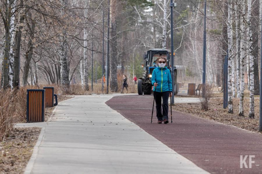 «На улице маски и респираторы носить не надо. Они забиваются пылью и становятся рассадником инфекции»