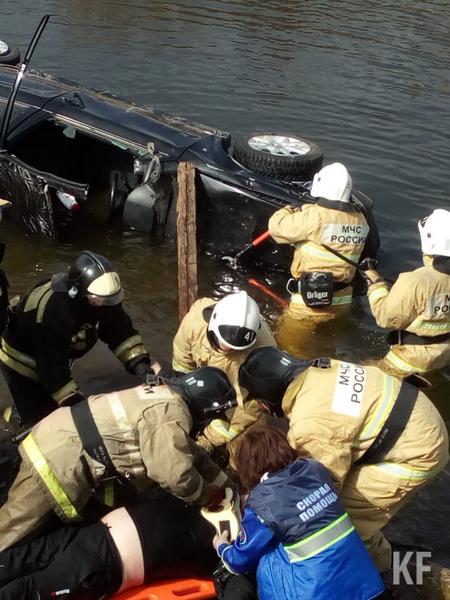 В Заинске погиб водитель иномарки, которая съехала в канал с водой