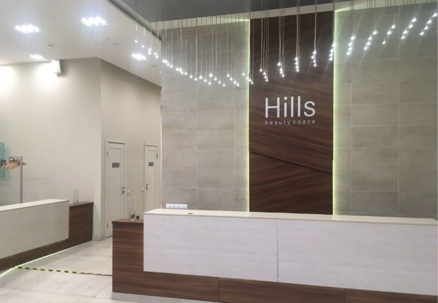 Выставлен на продажу фитнес-клуб, который рекламировали казанские близняшки