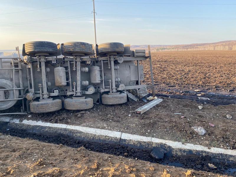 Спасатели ликвидируют аварийный разлив нефти в Татарстане