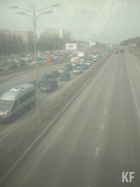 На дорогах Казани образовались пробки из-за усиленных постов ГИБДД На дорогах Казани образовались пробки из-за усиленных постов ГИБДД