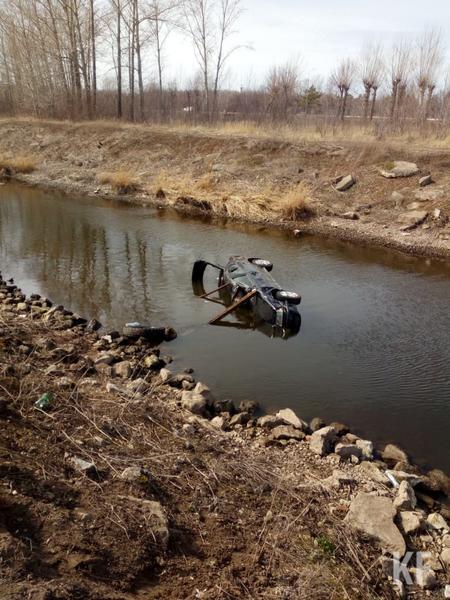 В Заинске погиб водитель иномарки, которая съехала в канал с водой
