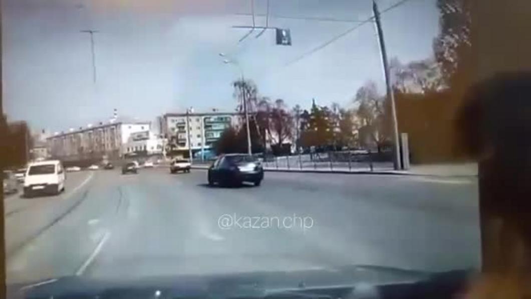 Видео хлесткого ДТП в Казани на Сибирском тракте попало в соцсети