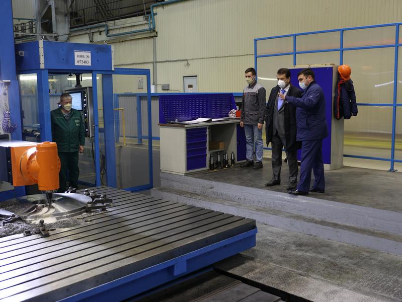Метшин оценил меры безопасности на «Казанькомпрессормаше» в период пандемии