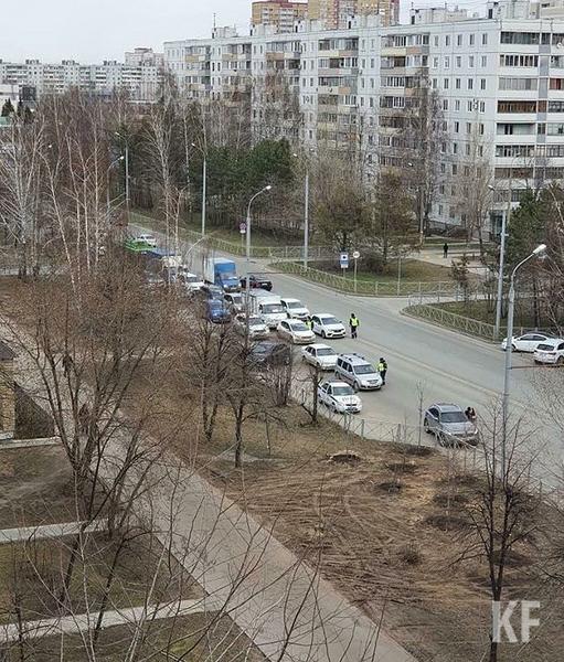 На дорогах Казани образовались пробки из-за усиленных постов ГИБДД На дорогах Казани образовались пробки из-за усиленных постов ГИБДД