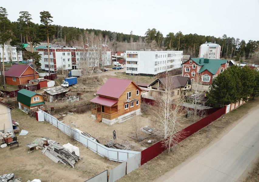 Двор ваш, а правила наши: тарловчане возмущаются, что асфальт по республиканской программе кладут поверх гнилых труб