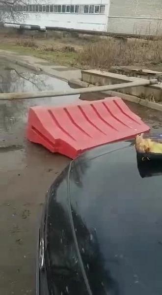 Агина Алтынбаева о шлагбауме у стоматологии: Большегрузом вывезу эту палку